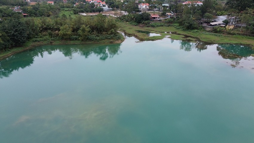 Đông Triều (Quảng Ninh): Bị tuýt còi vì bỏ 1 tỷ đồng làm đường lại lấn ra hồ thủy lợi