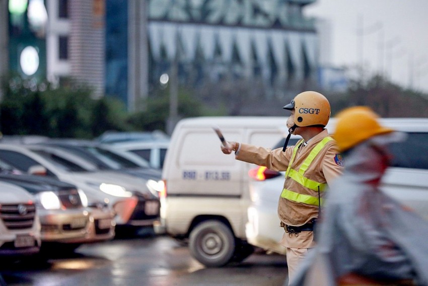 Lực lượng CSGT chủ động bố trí lực lượng, phân luồng hướng dẫn giao thông, phòng ngừa ùn tắc trên các tuyến giao thông của Thành phố.