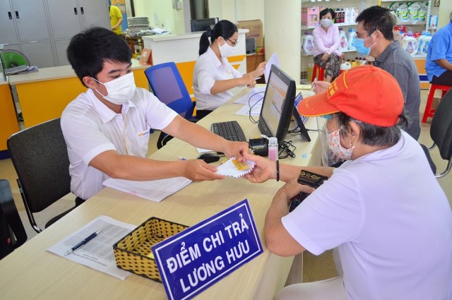 Lương của cán bộ công chức, tăng bao nhiêu sau khi áp dụng chính sách tiền lương mới?