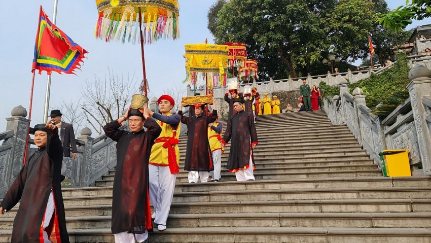 Lễ hội đền Cửa Ông với những nghi lễ truyền thống của người con vùng mỏ