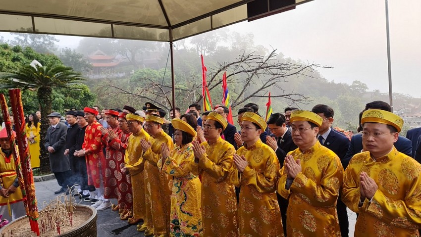 Lễ hội đền Cửa Ông với những nghi lễ truyền thống của người con vùng mỏ