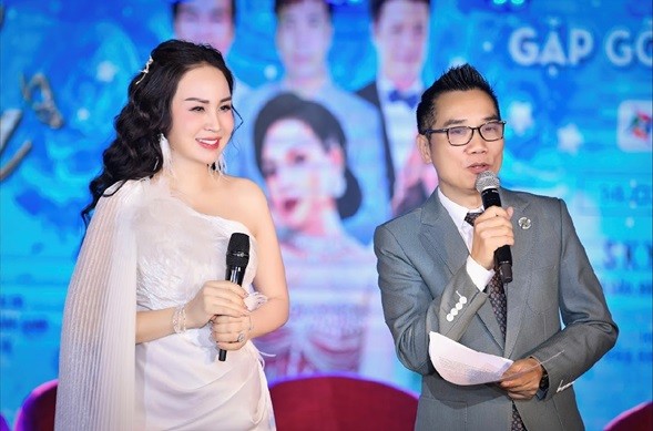 Sao Mai Khánh Ly trong cuộc họp báo Minishow “Ly” 