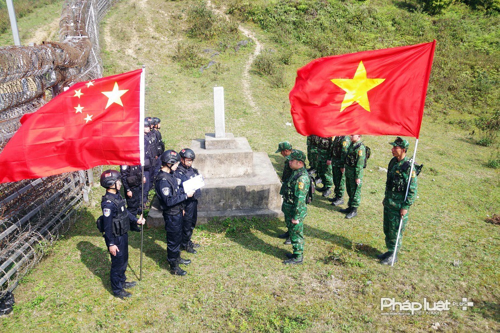 Tuần tra song phương khu vực biên giới Việt Nam - Trung Quốc