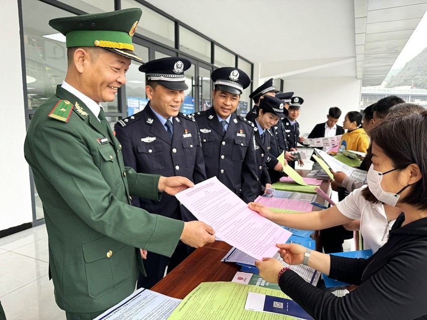 Hội đàm giữa Đồn Biên phòng Hà Giang với Trạm Kiểm soát biên phòng Thiên Bảo