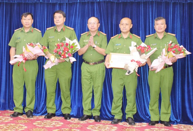 Bình Dương: Thưởng nóng Ban chuyên án truy bắt nhanh đối tượng giết người, cướp tài sản