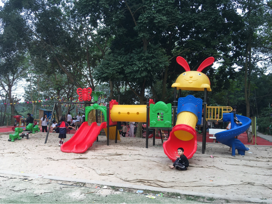 Giờ đây, khu vực này đã trở thành khu vườn rừng sinh thái, sân chơi cho trẻ em,  nơi tập thể dục cho người già. Các hạng mục, thiết bị đều được làm từ các vật liệu thân thiện với môi trường thiên nhiên, tạo điều kiện cho con người được giao tiếp với nhau và giao tiếp với thiên nhiên.