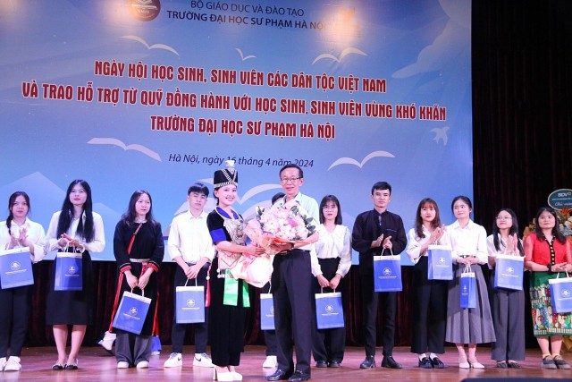 Trường Đại học Sư phạm Hà Nội đồng hành với sinh viên vùng khó khăn