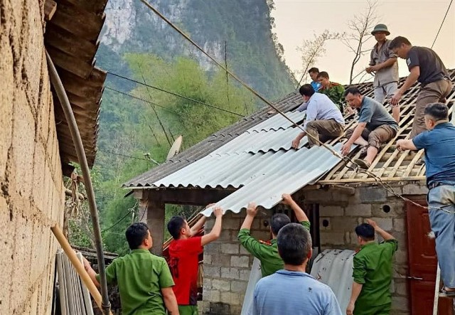 Cao Bằng: Hàng trăm ngôi nhà bị tốc mái, hoa màu thiệt hại nặng nề do thiên tai