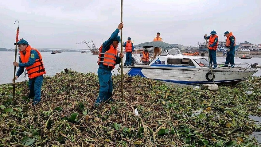 lật thuyền