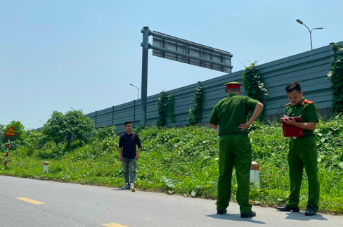 Thực nghiệm hiện trường phóng viên bị hành hung khi tác nghiệp vụ cháy tại Thanh Trì.