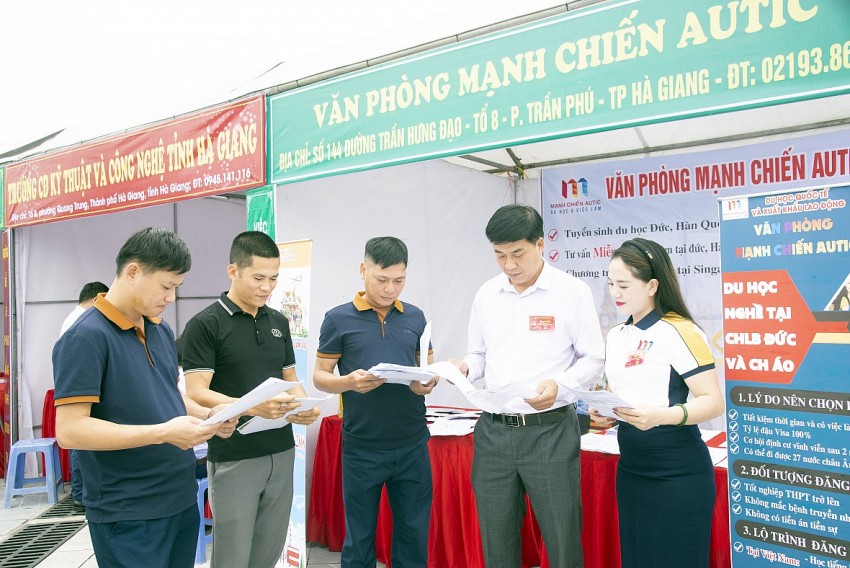 Ngày hội việc làm thu hút hơn 1.400 người ở Hà Giang