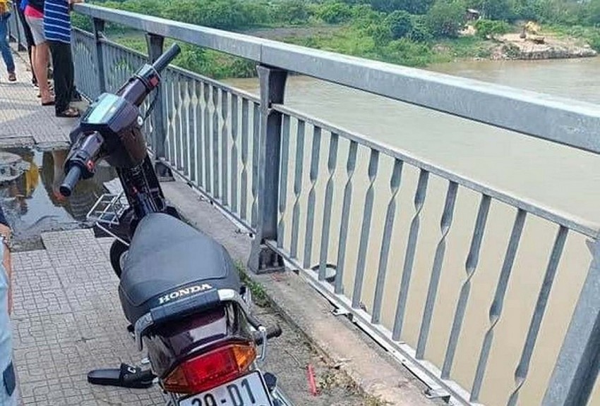 Tìm kiếm nam thanh niên nghi nhảy cầu Đông Trù.