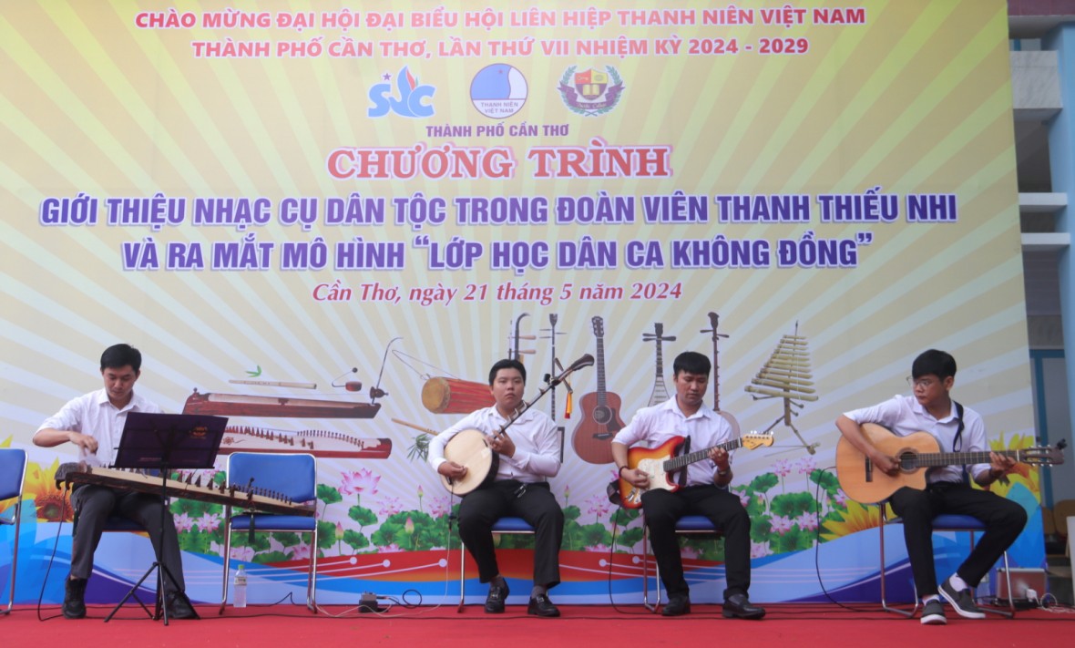 Cần Thơ: Đưa nhạc cụ dân tộc, âm nhạc truyền thống vào trong học đường