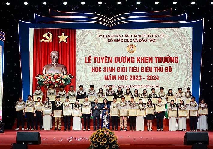 Tuyên dương, khen thưởng 820 học sinh tiêu biểu Thủ đô