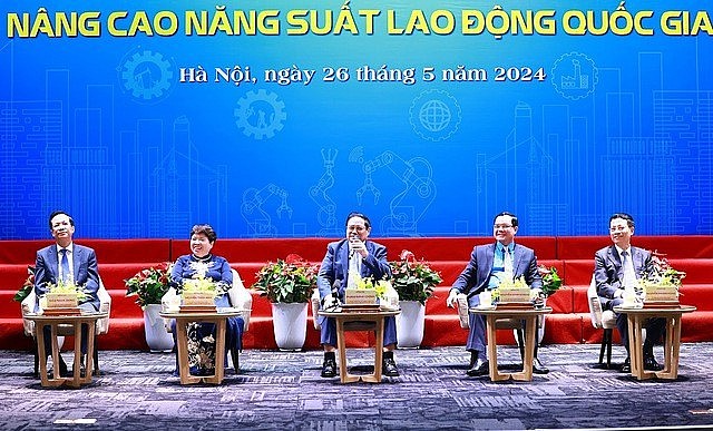 Thủ tướng yêu cầu '3 đẩy mạnh, 3 tiên phong, 3 bứt phá' để tăng năng suất lao động