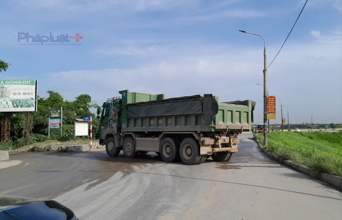 Gia Lâm, Hà Nội: Tiếp tục tái diễn tình trạng xe có dấu hiệu quá tải, tiềm ẩn nguy cơ tai nạn giao thông