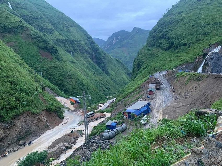 Mưa liên tục khiến TP Hà Giang ngập ngụa trong biển nước