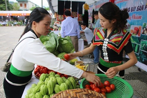 Chiêm ngưỡng các gian hàng nông sản ở Mường La