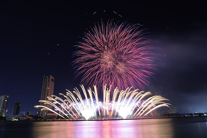 Màn trình diễn 20 phút của Liuyang Jingduan New-art Display Co đã thực sự cho thấy ngành công nghiệp pháo hoa Trung Quốc rất mạnh.