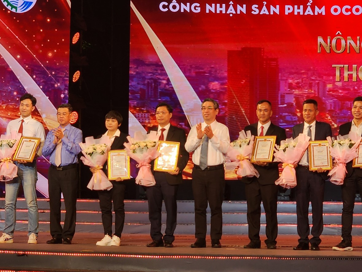 Trao quyết định công nhận sản phẩm OCOP trên địa bàn Thành phố Hồ Chí Minh năm 2023. Trao quyết định công nhận sản phẩm OCOP trên địa bàn Thành phố Hồ Chí Minh năm 2023.