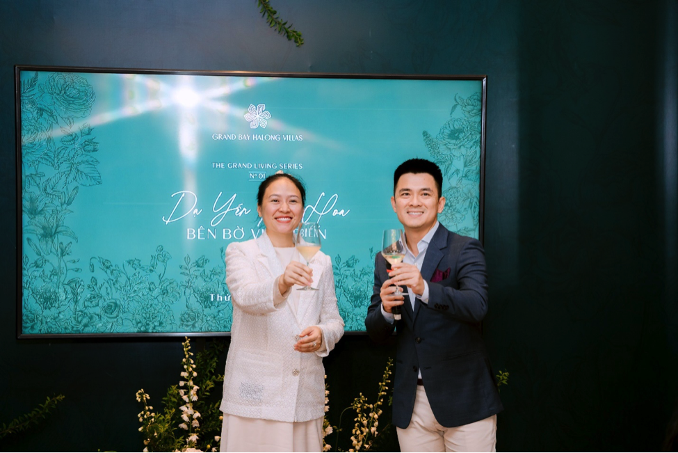 Đại diện chủ đầu tư BIM Land và Địa ốc MGV cùng nâng ly khai tiệc. Ảnh: BIM Land.