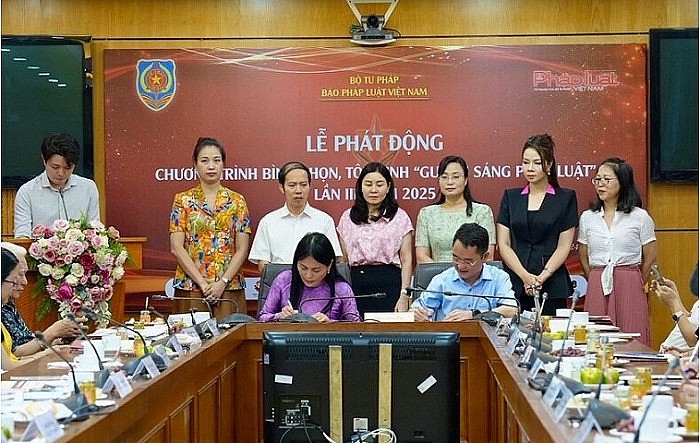 Phát động Chương trình bình chọn, tôn vinh 'Gương sáng pháp luật' lần III