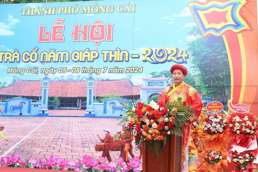 Ông Nguyễn Phúc Vinh, Phó Chủ tịch Ủy ban Nhân dân thành phố Móng Cái phát biểu khai mạc Lễ hội đình Trà Cổ năm 2024. 