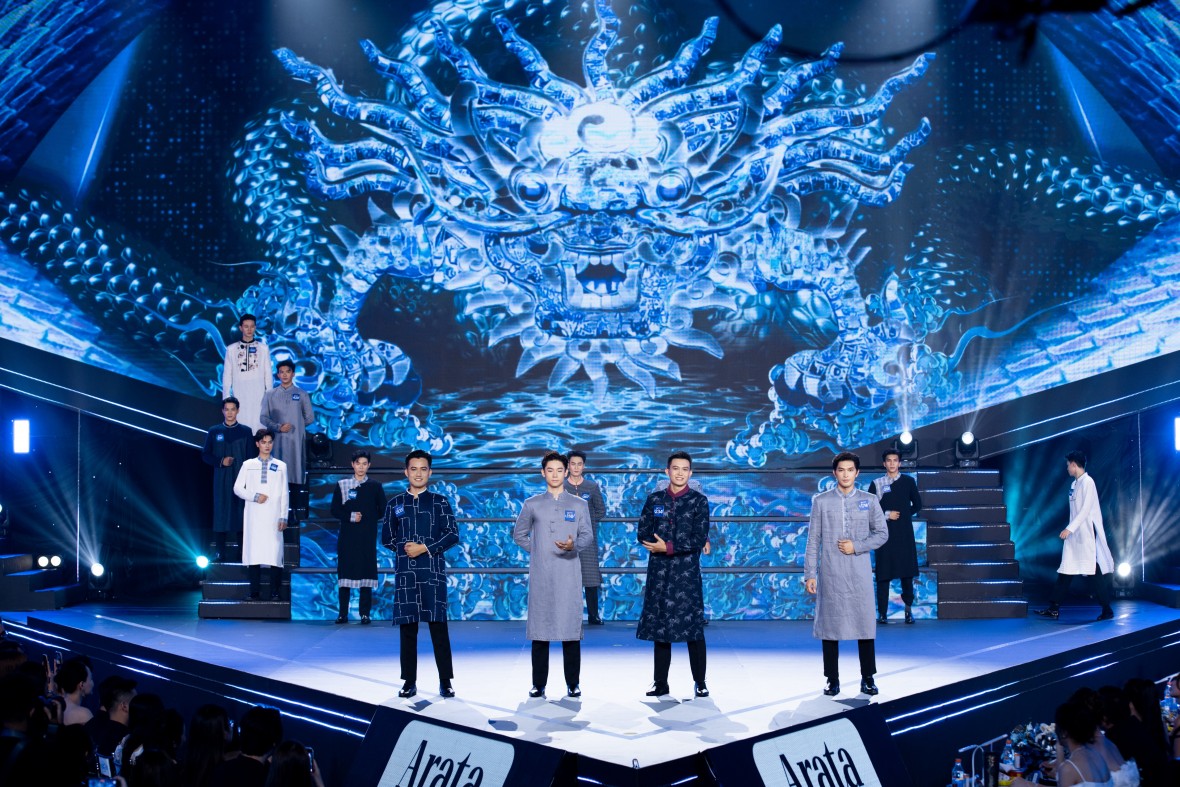 Thí sinh Mr World Vietnam 2024 trình diễn áo dài. Ảnh: SV