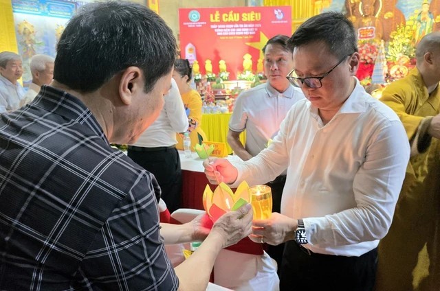 Chủ tịch Hội Nhà báo Việt Nam truyền đăng, lan tỏa tấm lòng thành kính, tri ân sâu sắc các Anh hùng, liệt sĩ nhà báo.