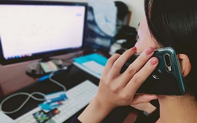 Một người phụ nữ tại Hà Nội bị lừa gần 500 triệu đồng khi tham gia bán hàng qua website giả mạo. Ảnh: Minh hoạ