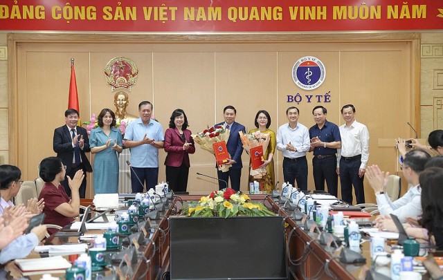 Bộ Y tế điều động, bổ nhiệm Chánh Văn phòng và Cục trưởng Cục An toàn thực phẩm