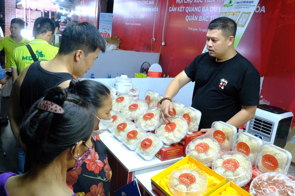 Với quy mô hơn 100 gian hàng trưng bày, giới thiệu sản phẩm nội địa trên địa bàn Thành phố