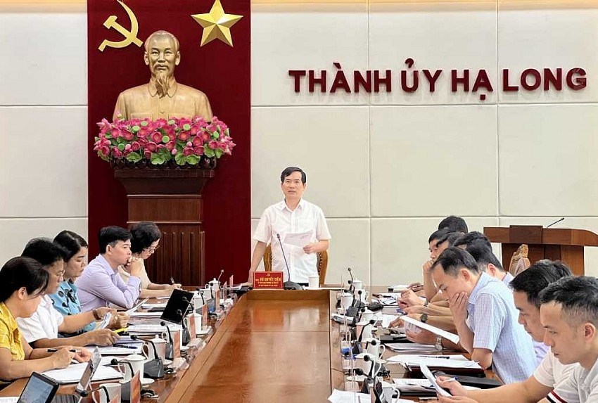 tạm đình chỉ công tác