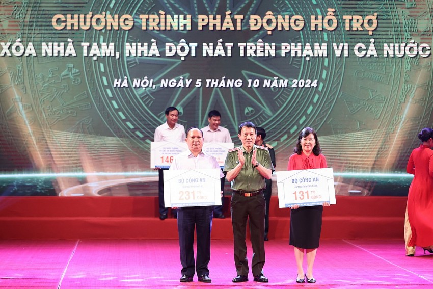 Thủ tướng kêu gọi cả hệ thống chính trị, cộng đồng doanh nghiệp...chung tay xóa nhà tạm, nhà dột nát cho đồng bào