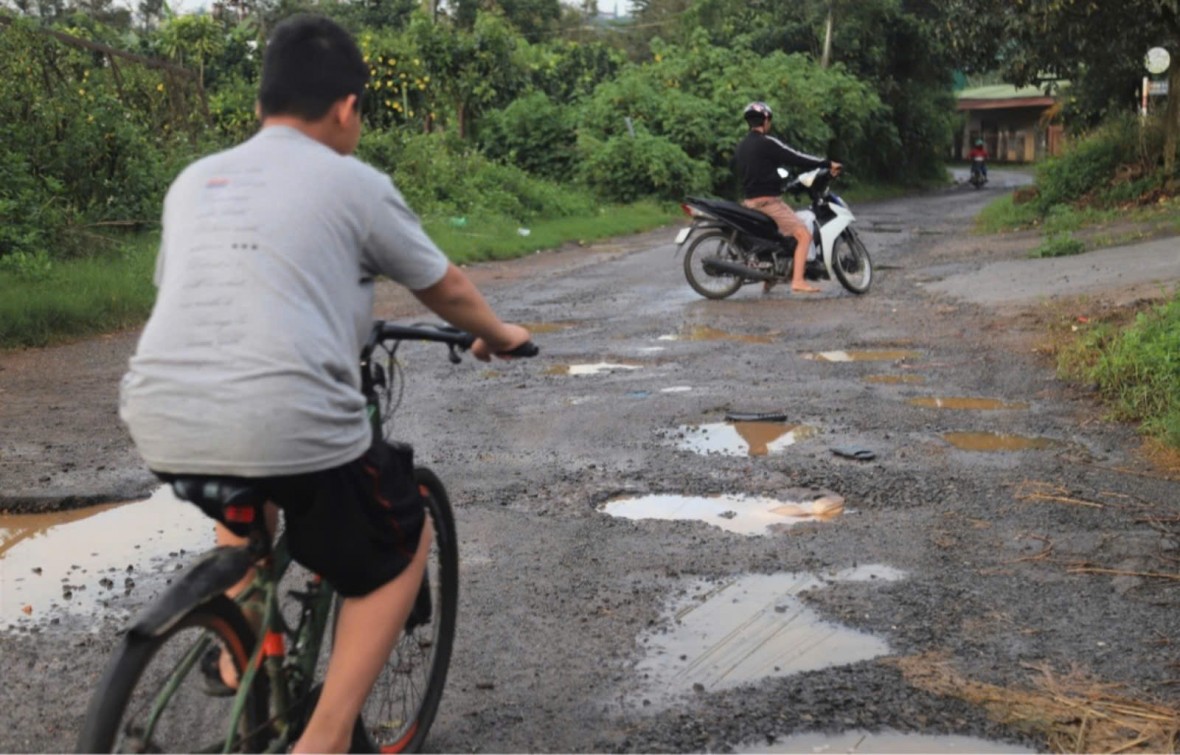 Lâm Đồng: Đường Hoài Thanh ở thành phố Bảo Lộc xuống cấp, tiềm ẩn nguy cơ tai nạn giao thông