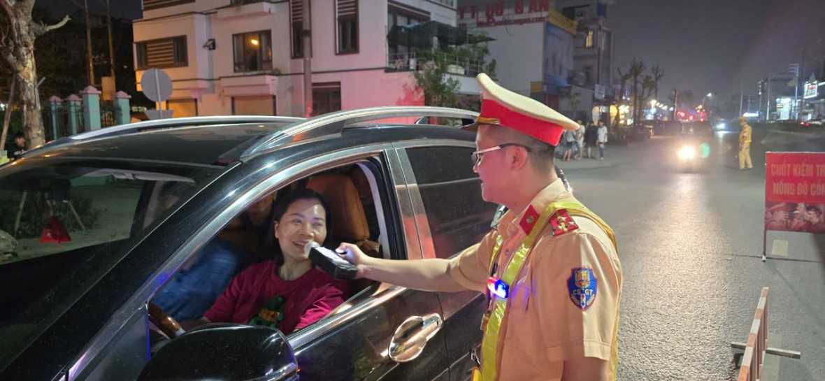 Theo chân Công an TP Cẩm Phả đi bắt “ma men”