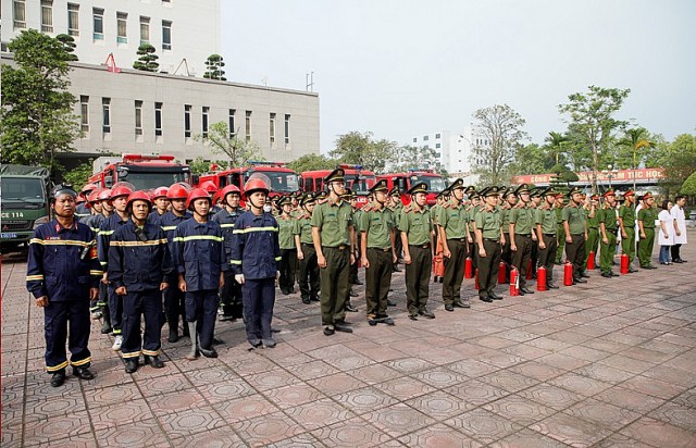 Thái Bình: Gần 200 cán bộ, chiến sĩ Công an diễn tập chữa cháy và cứu nạn, cứu hộ