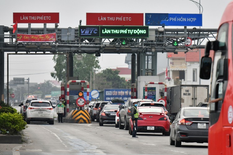 Thu phí đường cao tốc do Nhà nước đầu tư từ 900 - 5.200 đồng/km