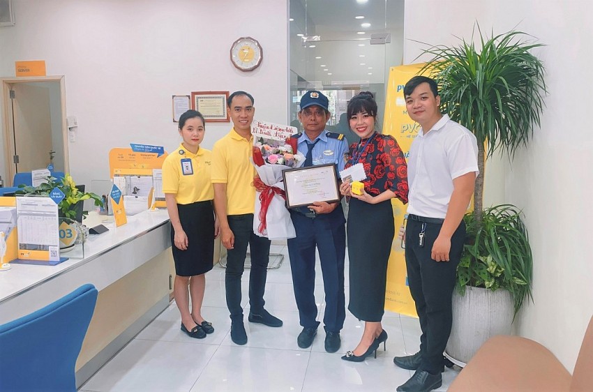 Buổi tuyên dương anh Trương Lôi Pháp tại PVcomBank Tô Hiến Thành