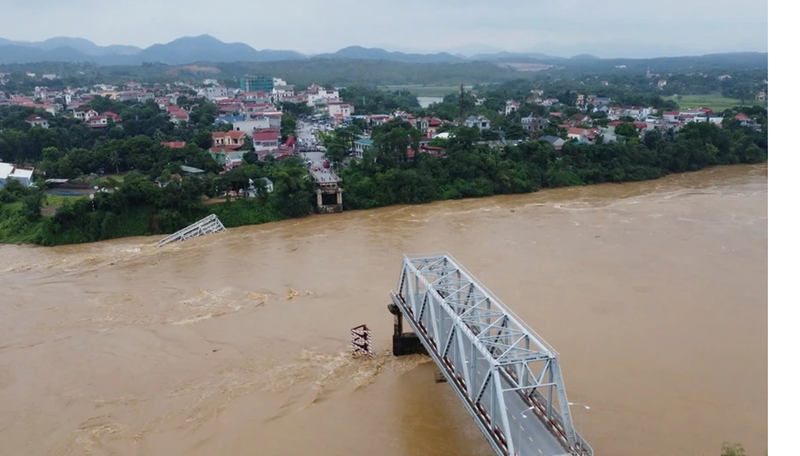 Cầu Phong Châu bị sập ngày 9/9 khiến nhiều người mất tích