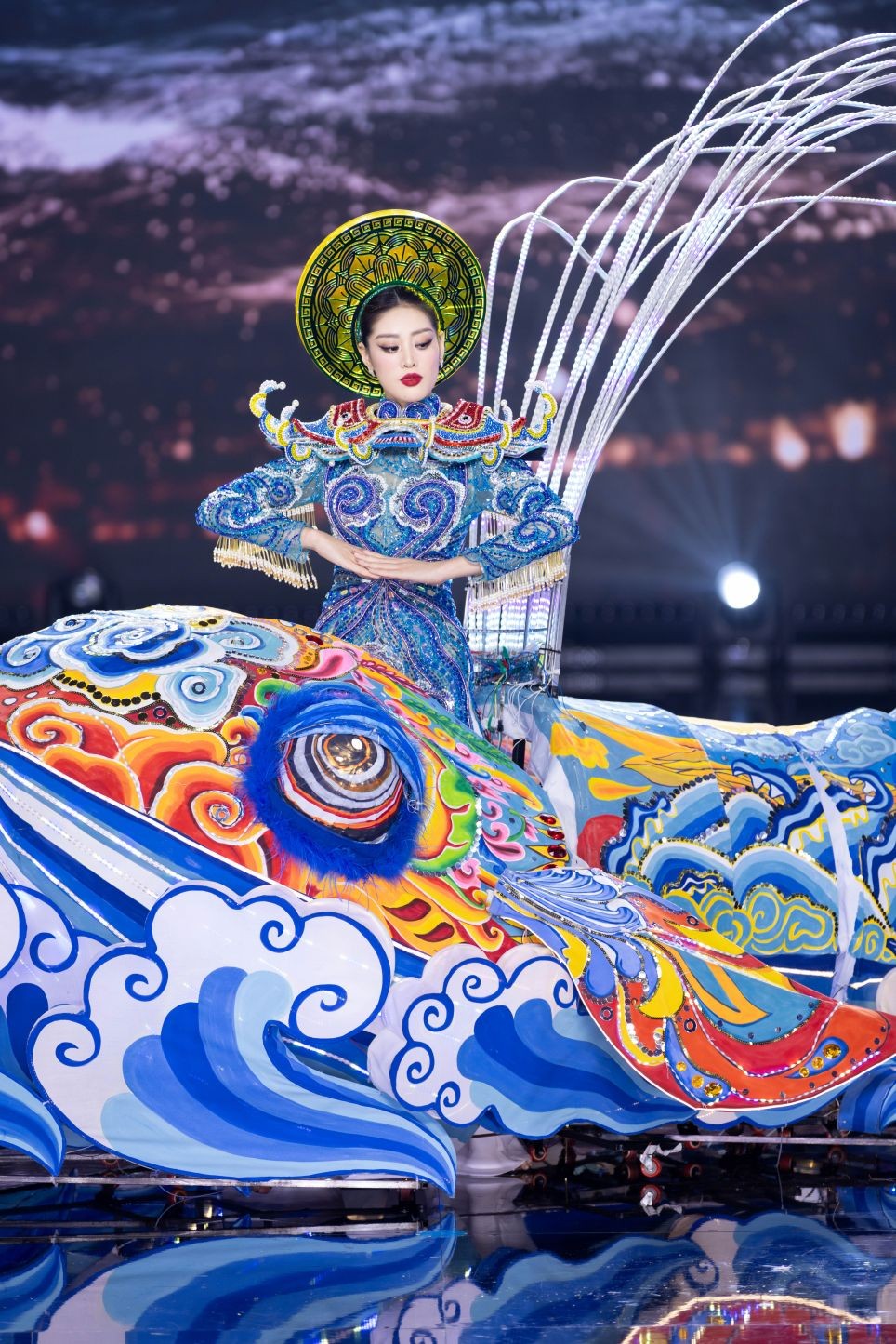 Truyện dân gian, ký ức tuổi thơ trên hoạ tiết áo dài trình diễn tại Hoa hậu Quốc gia Việt Nam