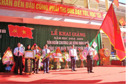 Lễ khai giảng năm học 2018 - 2019, đón“Huân chương Lao động hạng Nhất” và đón “Bằng công nhận Trường Chuẩn Quốc gia”.