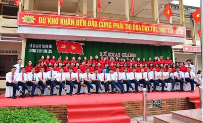 Tập thể Sư phạm nhà trường trong ngày khai giảng.