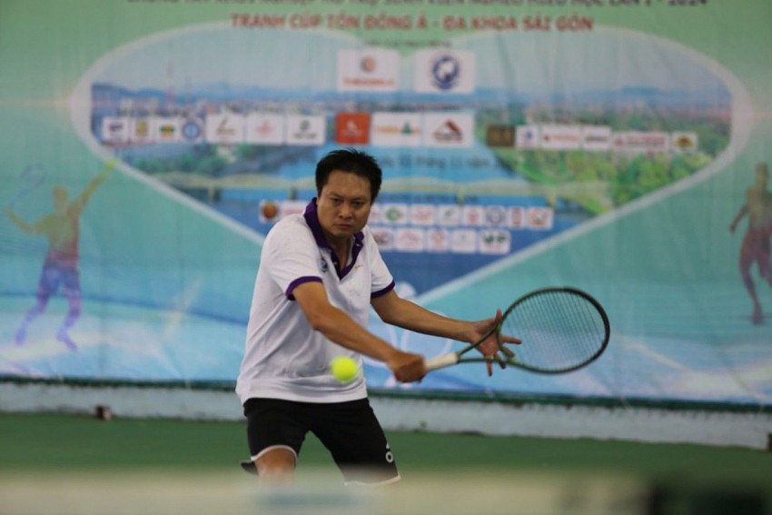 CLB Doanh nhân tổ chức giải tennis gây quỹ cho sinh viên nghèo