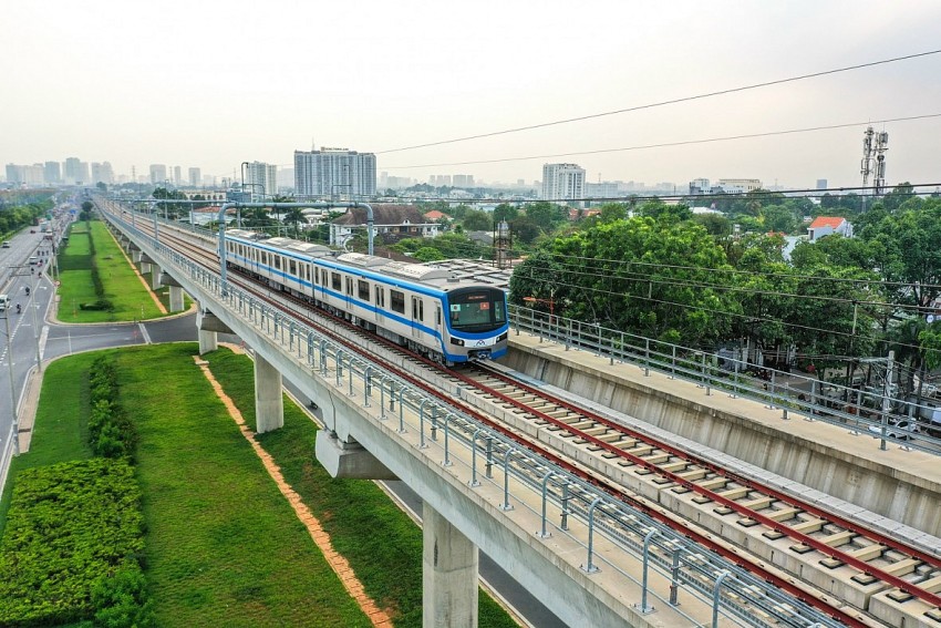 Theo Bộ GTVT, tuyến Metro số 1 tại TP HCM sẽ kết nối các tuyến đường sắt đô thị của 2 tỉnh Đồng Nai, Bình Dương tạo mạng lưới kết nối vùng hiệu quả giữa các trung tâm kinh tế lớn.