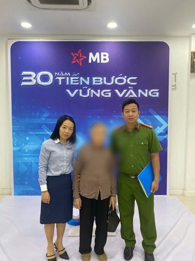 Bà V tại Ngân hàng MB Bank chi nhánh Chùa Thông, Sơn Lộc, TX Sơn Tây.