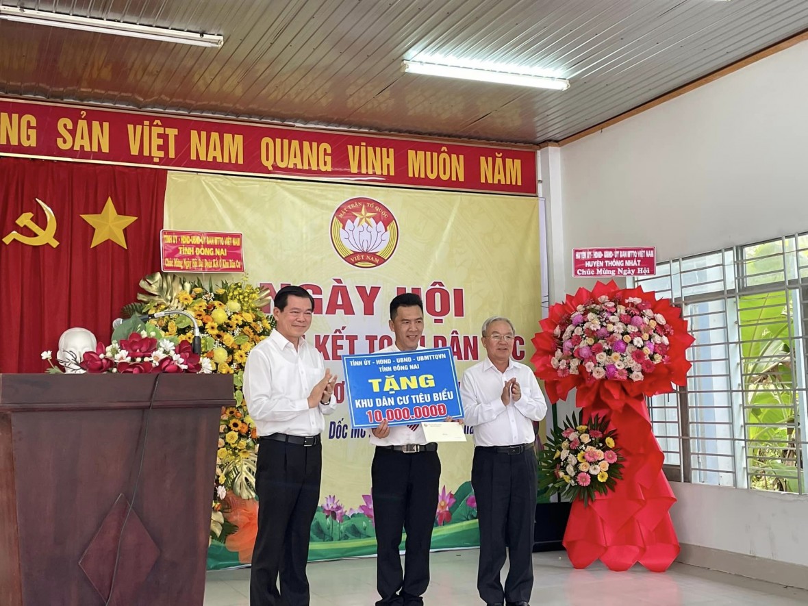 Đồng Nai: Bí thư Tỉnh uỷ dự Ngày hội Đại đoàn kết toàn dân tộc tại ấp đồng bào có đạo