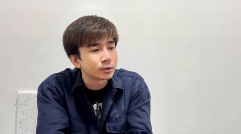 Ca sĩ Chi Dân tại cơ quan công an Ca sĩ Chi Dân tại cơ quan công an