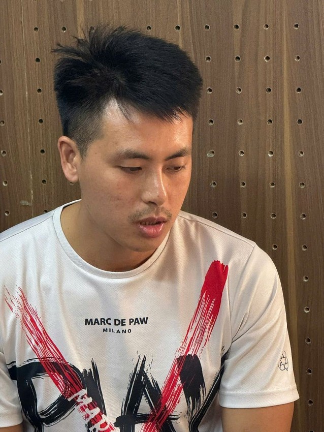 Đối tượng bị tạm giữ. Đối tượng bị tạm giữ.