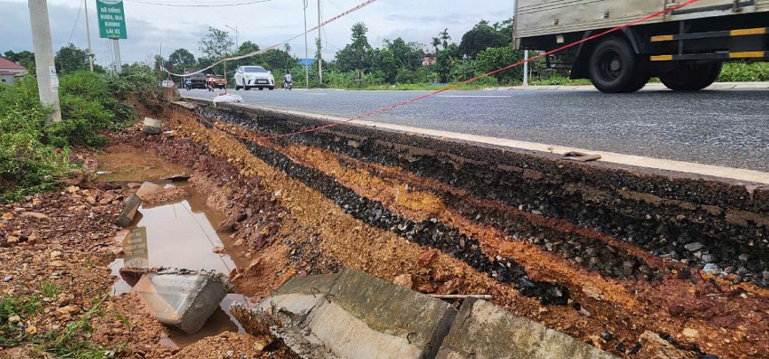 Tuyến đường trăm tỷ mới đưa vào sử dụng đã xuống cấp nghiêm trọng